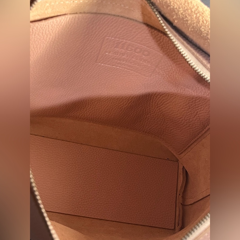 LEATHER PURSE with dust bag & extra strap ๐๐๐๐๐๐๐๐๐๐๐๐๐๐๐๐๐๐๐ - Picture 9 of 9